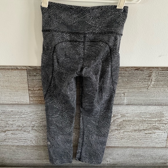 Lululemon Fast & Free Crop II 19" *Nulux Free Spirit Ice Grey Black Size 4 (E1) - Picture 3 of 5